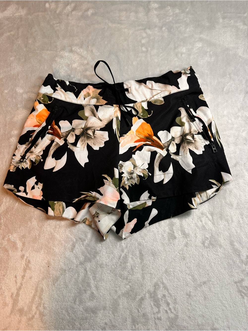 Athleta Floral Running Shorts Size 6 Black Tropical Print Zip Pockets